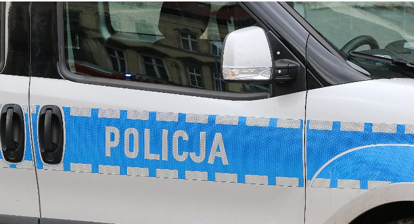 Pijany nastolatek za kierownicą Audi zatrzymany przez policję w Rokitkach