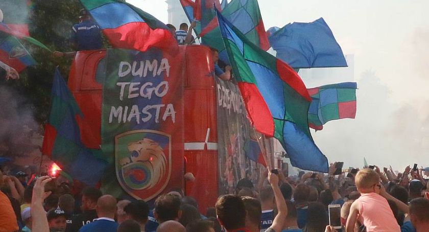 Bukmacherzy nie dają Miedzi Legnica dużych szans na awans do baraży o Ekstraklasę