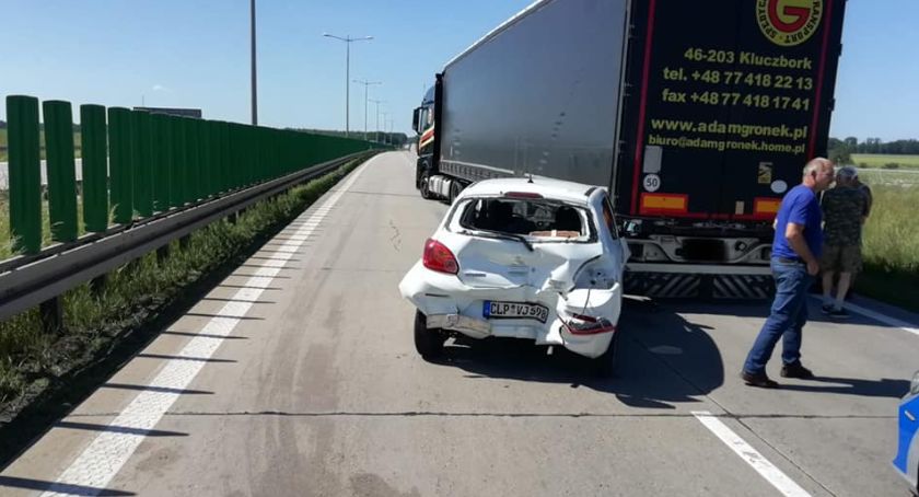 Kolizja na autostradzie A4 z udziałem osobówki, busa i ciężarówki. Są utrudnienia w ruchu 