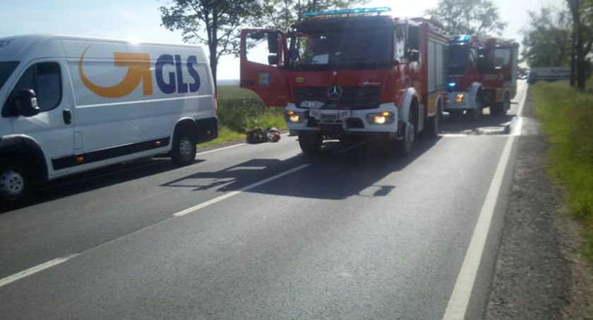 Zapalił się bus z przesyłkami kurierskimi. Od ognia ucierpiał kierowca heroicznie ratujący paczki 