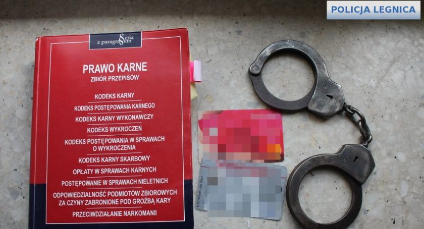 Robił zakupy znalezioną kartą banknotową. Teraz może słono za to zapłacić 