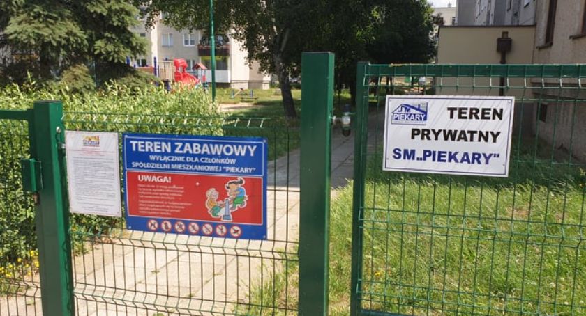 Plac zabaw na Piekarach tylko dla dzieci członków spółdzielni mieszkaniowej?