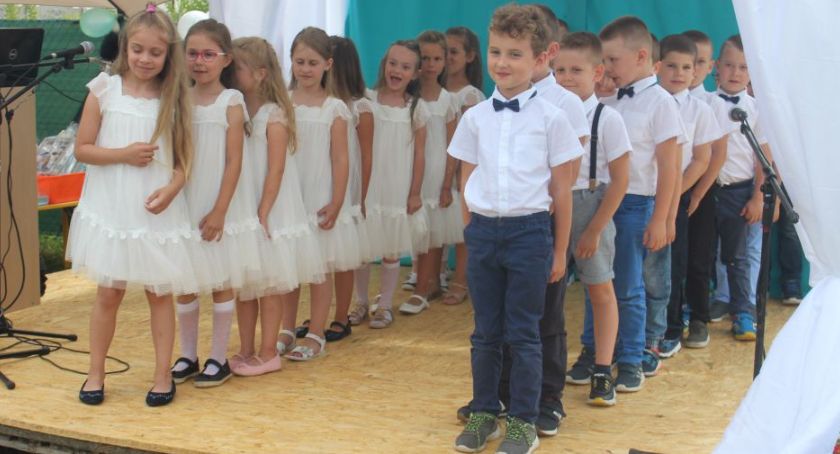 Absolwenci przedszkola Akademia Młodego Artysty - zakończenie roku przedszkolnego