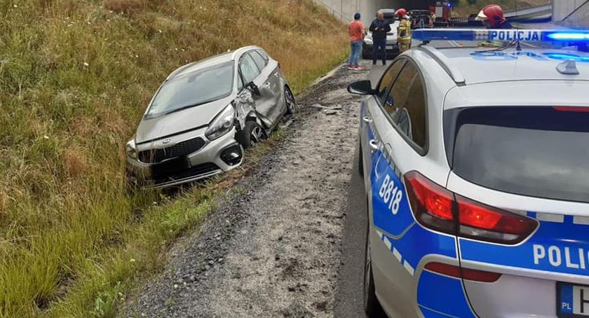 Wypadek k. Legnicy. Czy kierowca zasnął za kierownicą? 