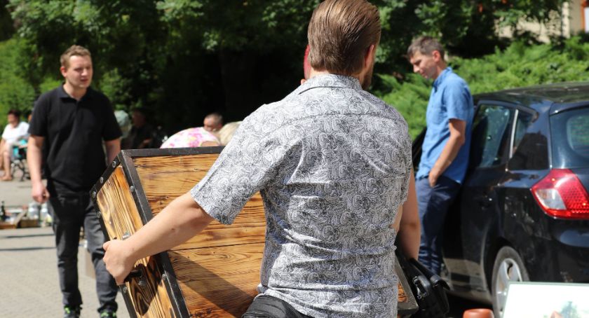 Lipcowy Jarmark Staroci na legnickim rynku. Zobaczcie jakie skarby można było znaleźć [FOTO]