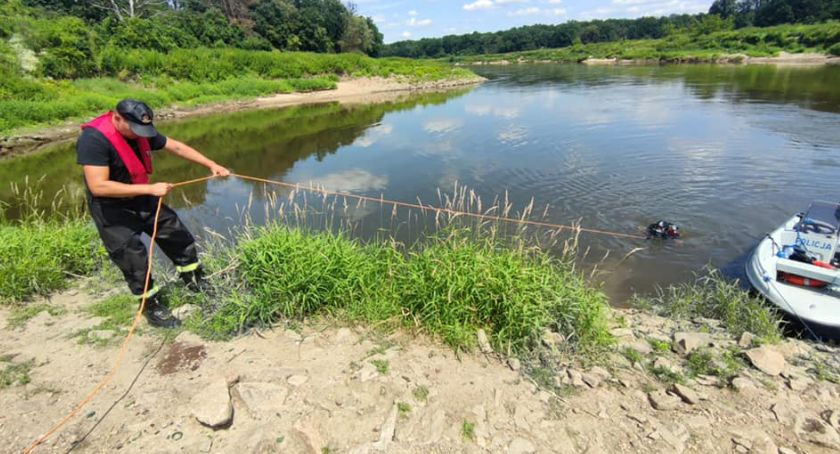 Zakończono akcję poszukiwawczą wędkarza. Służby ratunkowe wyłowiły z rzeki zwłoki mężczyzny 