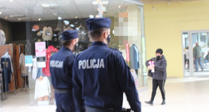 Młody legniczanin usłyszał zarzuty dotyczące kilkunastu kradzieży. Grozi mu 5 lat odsiadki