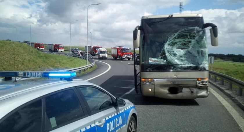 Szymanowice k. Legnicy. Wypadek na zjeździe z autostrady A4 na drogę S3 [ZDJĘCIA]
