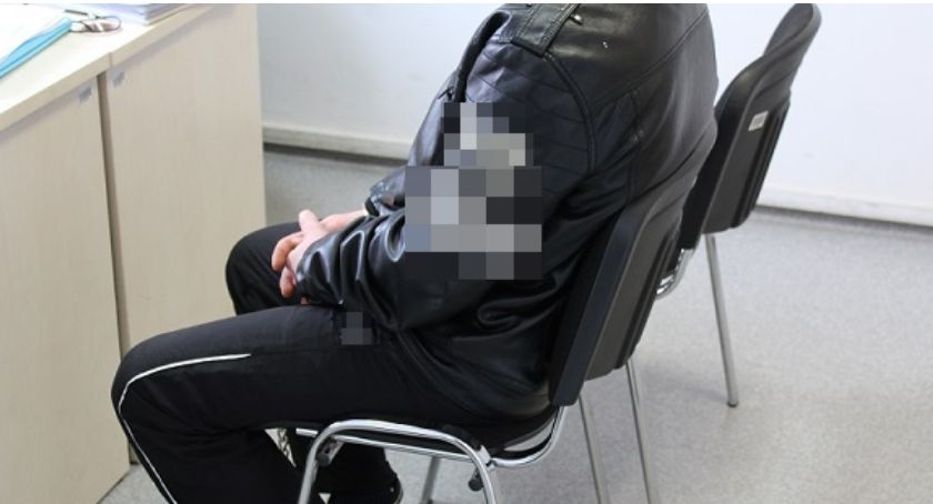 Nastoletni miłośnik kradzionych słodyczy i energetyków złapany przez policję