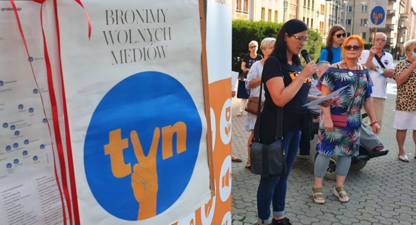 Na legnickim rynku protestowali w obronie stacji TVN24 oraz wolnych mediów [FOTO/FILM]
