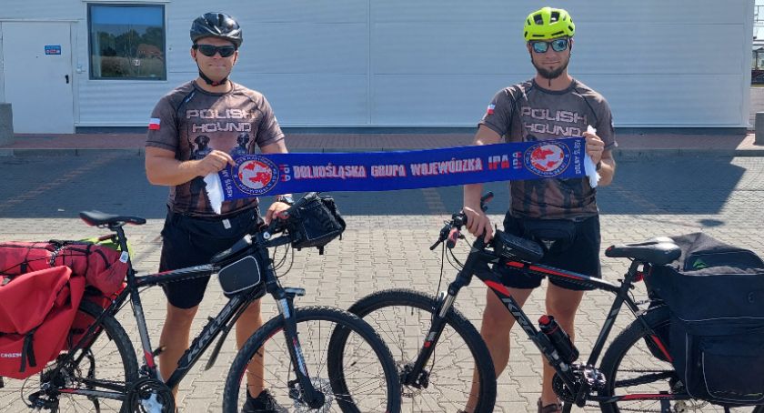 Legniccy ratownicy policyjni w szlachetnej akcji. Przejadą 500 km rowerami by pomóc 7-latkowi 