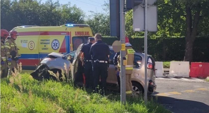 Policjant zdmuchnął świeczki na torcie i nagle coś huknęło. Zdziwił się, gdy wyszedł z domu [FOTO]