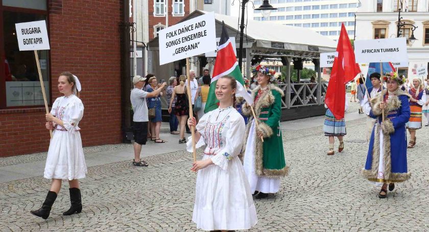 Kolorowy i głośny „Świat pod Kyczerą” zawita do Legnicy - program festiwalu