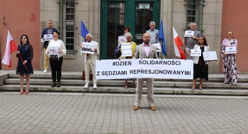 Wolne sądy, wolne media, wolni ludzie - protest sędziów w Legnicy [WIDEO]