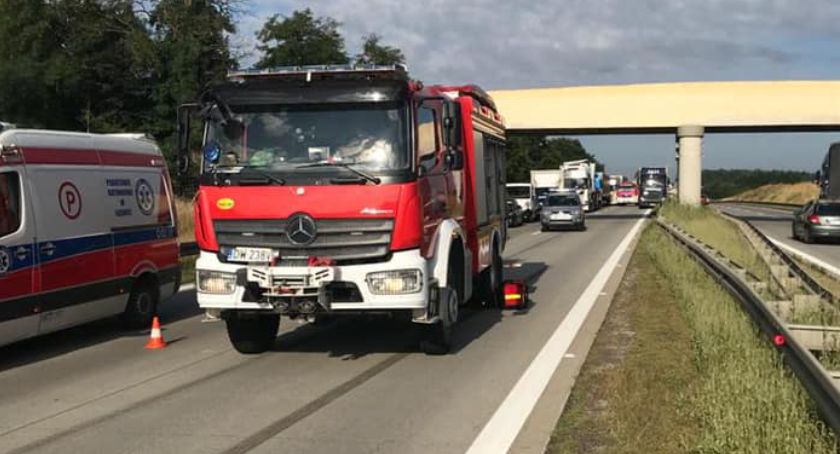 Wypadek na autostradzie A4. Pas w kierunku Wrocławia czasowo zablokowany [ZDJĘCIA]