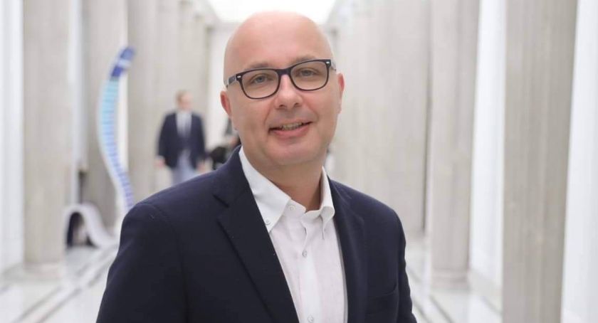 Poseł Robert Kropiwnicki zaprasza na spotkanie w Kawiarni Ratuszowa