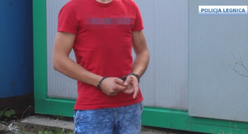 Nieuchwytny dla policji złodziej skuterów został złapany przez sklepowego ochroniarza