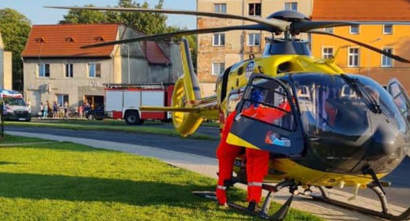 Samochód uderzył w rowerzystę. Potrąconego mężczyznę przetransportowano helikopterem do szpitala [FOTO]