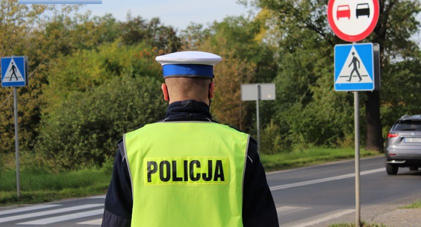 Drogówka wzięła pod lupę busy i ciężarówki. Mundurowi zatrzymali 13 dowodów rejestracyjnych