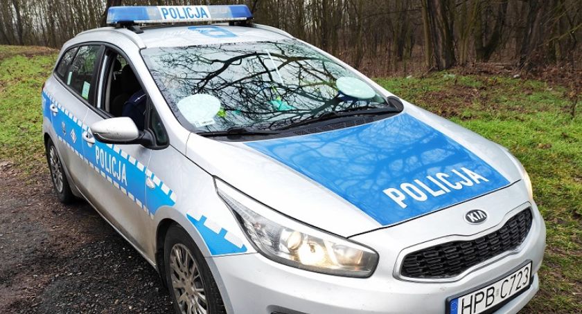 Poszukiwany przez wymiar sprawiedliwości kierowca jechał z promilami ul. Toruńską