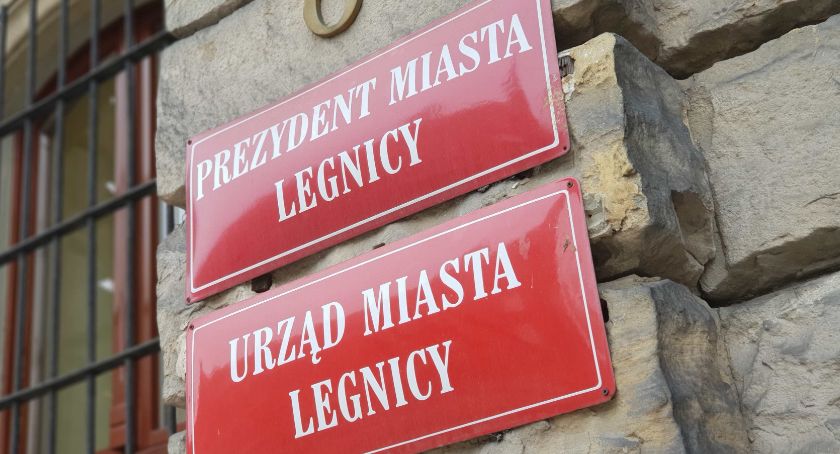 Prezydent Tadeusz Krzakowski czeka na opinię ministra – dyrektorskie konkursy w Legnicy?