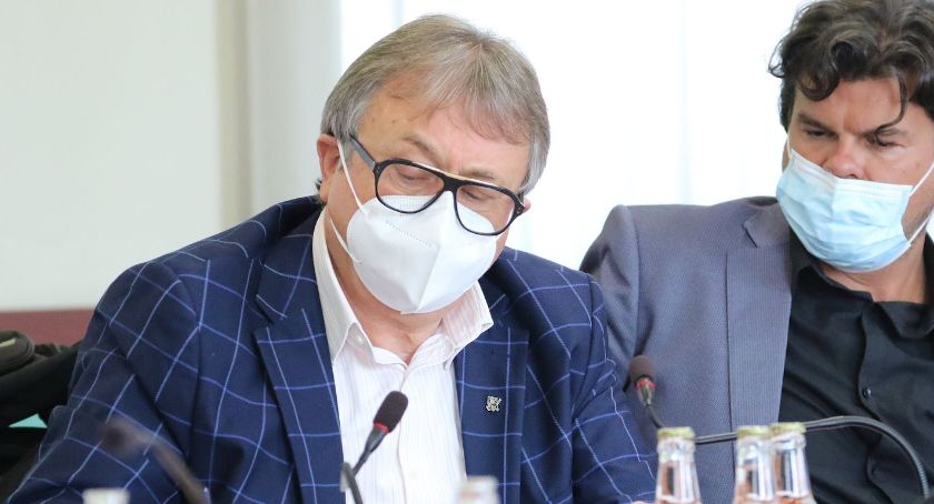 Radny wnioskuje o zdalne sesje. „Bo nie zachowujemy bezpiecznego dystansu”