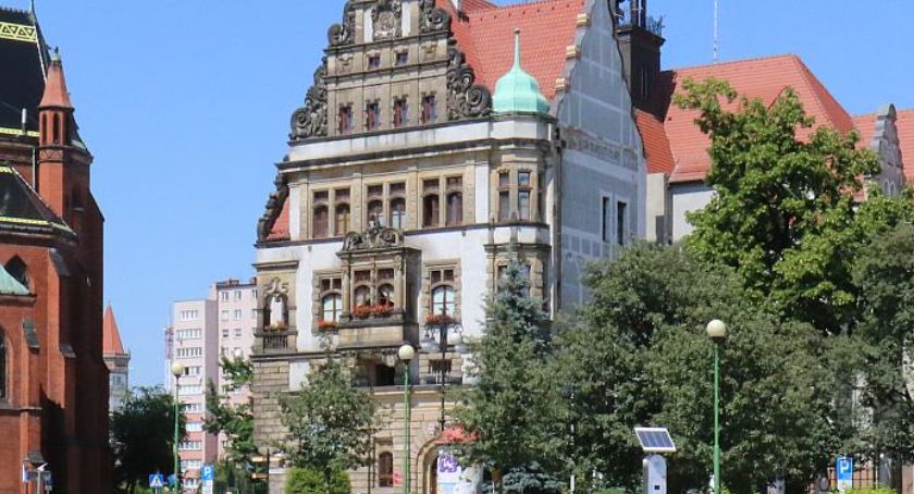 Ile pieniędzy Legnica wydała na stypendia motywacyjne dla romskich uczniów? 