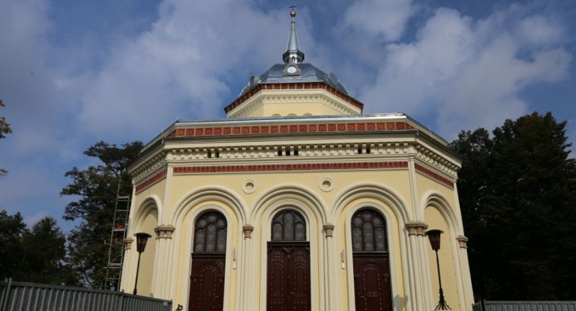 Koniec z pogrzebami pod namiotem na cmentarzu komunalnym w Legnicy