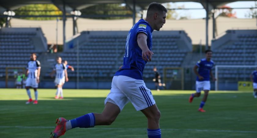 Patryk Makuch w roli kilera. Bardzo ważne zwycięstwo piłkarzy Miedzi Legnica