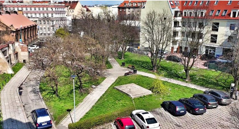 Czy prezydent Legnicy sprzeda skwerek w centrum i postawi na nim kamienicę?