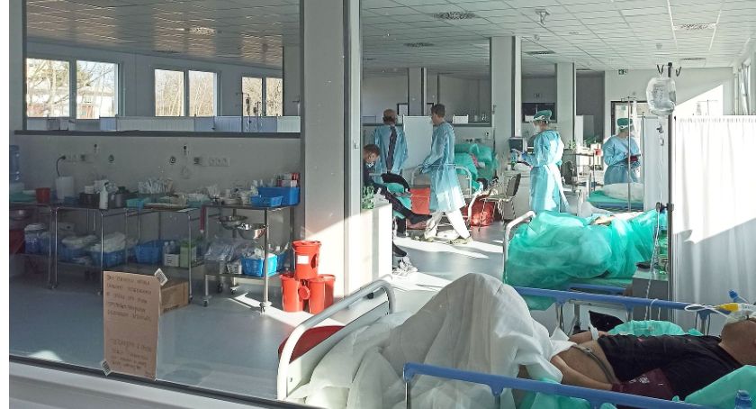 W szpitalu jest już 55 pacjentów z Covid-19. Tylko w niedzielę na zakaźny trafiło 9 osób! 