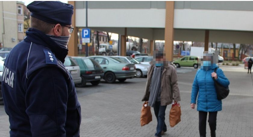 Koniec pouczeń. Policjanci z Legnicy będą karać mandatami w sklepach i autobusach