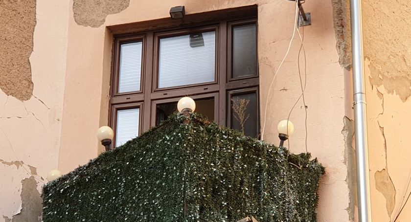 Pożar w centrum Legnicy. Zapaliło się mieszkanie nad Galerią Sztuki
