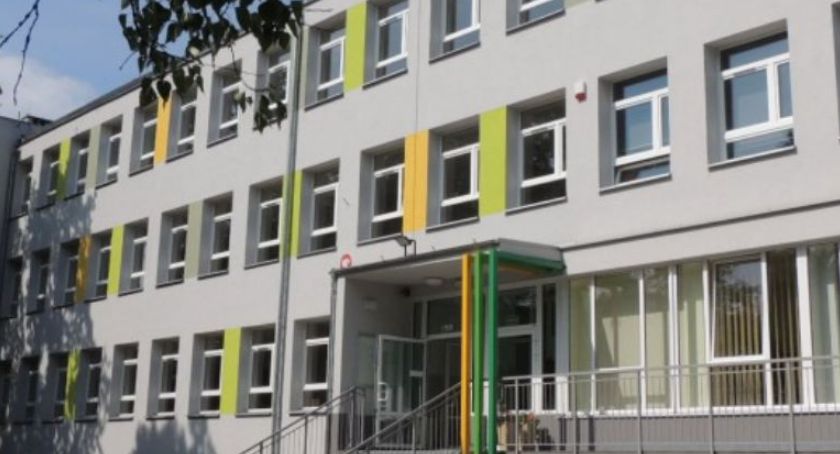 Blisko 1000 uczniów z 11 szkół na zdalnym nauczaniu. Epidemia paraliżuje oświatę w Legnicy