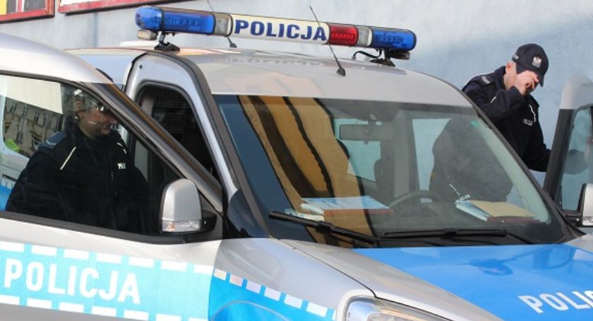 Policjanci sprawdzają osoby na kwarantannie zamiast łapać przestępców. Apel policji do mieszkańców!
