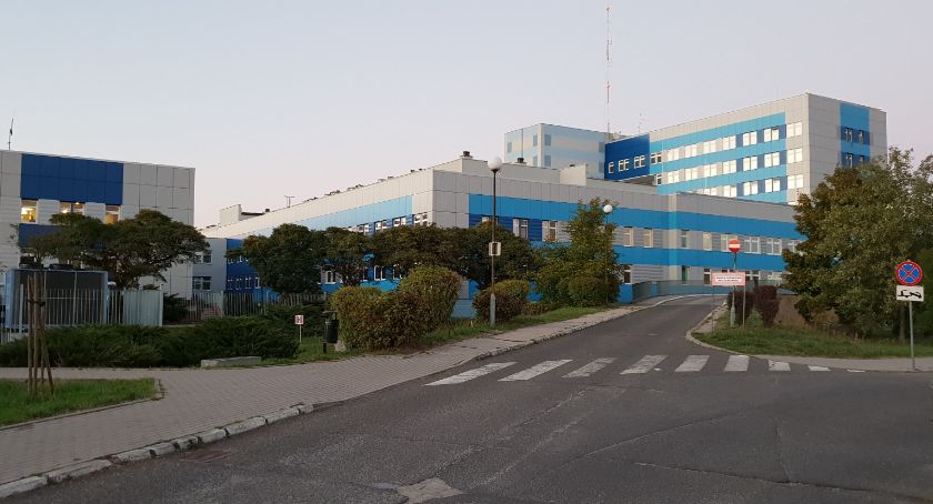 Legnicki szpital zwiększa liczbę łóżek covidowych - niestety kosztem innego oddziału 