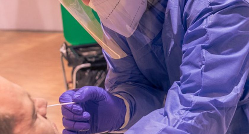 Blisko sto zakażeń w ciągu doby w samej Legnicy – sprawdź aktualną sytuację epidemiczną 