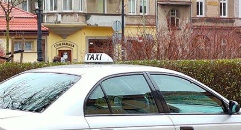 Taksówka pełna marihuany! Legniczanin zaliczył wpadkę, bo nie założył maseczki 