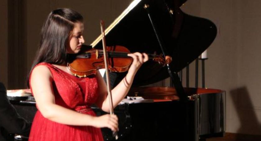 Perły muzyki skrzypcowej - koncert Sary Dragan i Aliny Artemyeva w Akademii Rycerskiej 