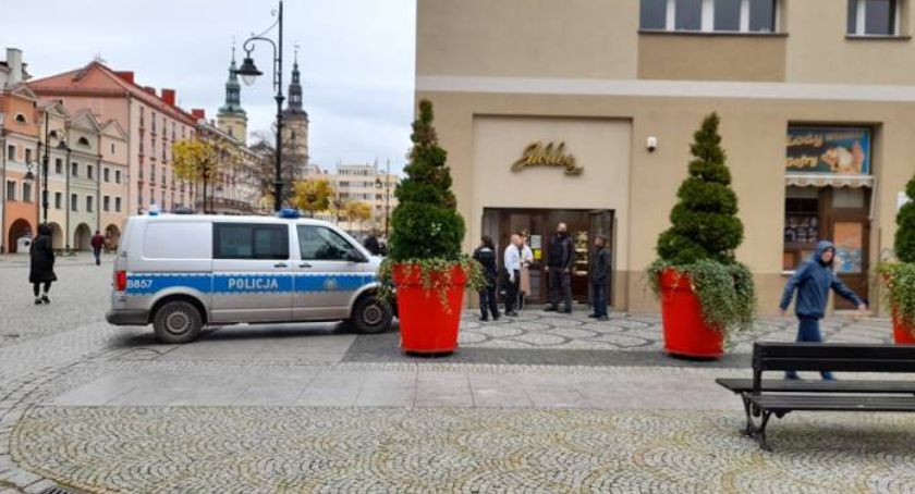 Napad na jubilera w centrum Legnicy. Policja zatrzymała dwóch przestępców