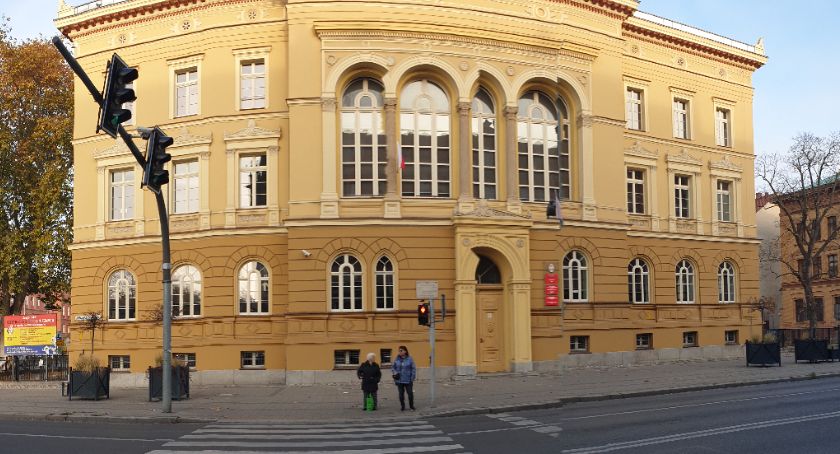 Około 5 tysięcy dzieci z 31 legnickich szkół i przedszkoli w izolacji. Nauka zdalna staje się już normą  