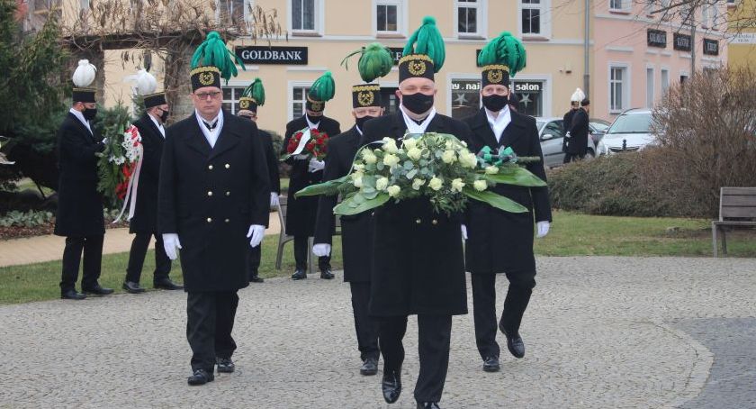 Modlitwa w intencji górników i kwiaty pod monumentem Wyżykowskiego [ZDJĘCIA] 