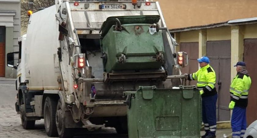 Zimowa zbiórka odpadów wielkogabarytowych i elektrośmieci. Śmieciarki wyjadą w mikołajki
