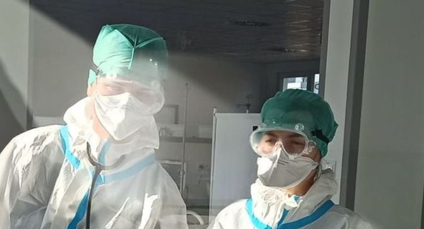 Weekend pełen nowych zakażeń koronawirusem. Do szpitala codziennie trafia po kilkanaście osób z Covid-19 