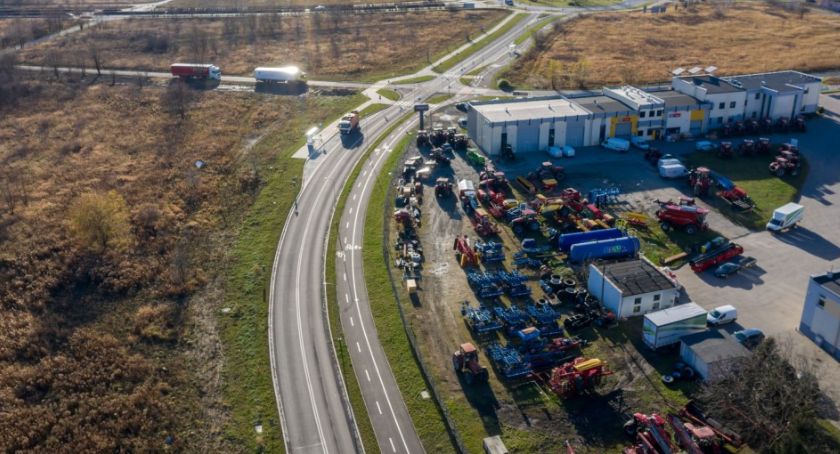 Legnica ma nową ulicę na terenie byłego lotniska. Ma prawie trzy kilometry