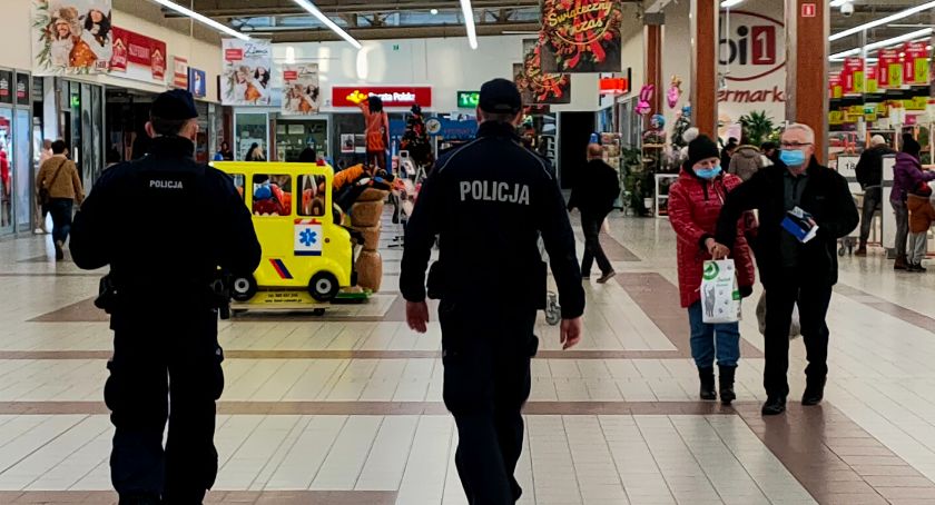 Szał świątecznych zakupów pod okiem policjantów. Będzie więcej kontroli w centrach handlowych