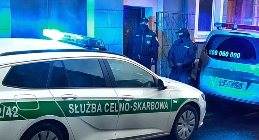 Funkcjonariusze Krajowej Administracji Skarbowej zamknęli nielegalne kasyno w powiecie legnickim