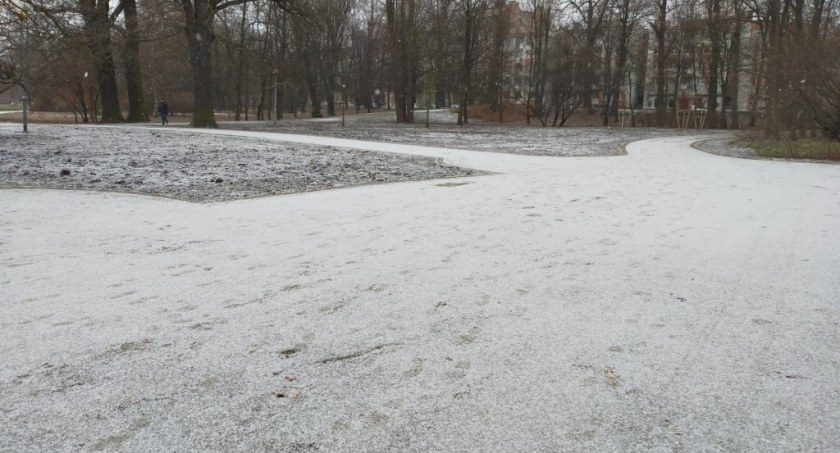 Kolejne alejki w Parku Miejskim odrestaurowane. Sprawdźcie, które [FOTO]