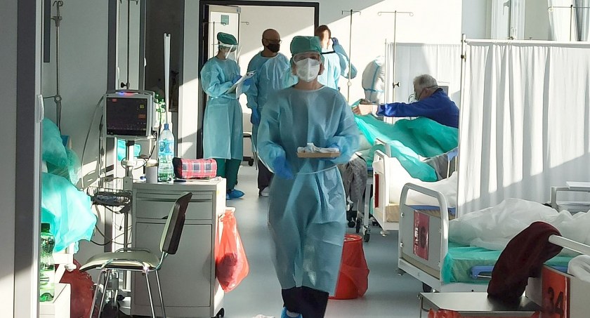 Spadła liczba pacjentów z Covid-19. Świąteczny cud czy chorzy unikają szpitala?