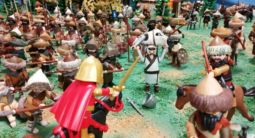 Bitwa pod Legnicą z 1241 w formie dioramy złożonej z czterystu figurek playmobil [FOTO/FILM]